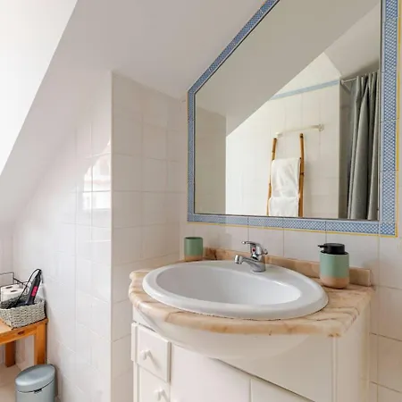 Апартаменти Cosy Loft In The The Heart Of The City!